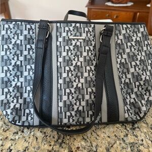 Dana Buchman Black and Gray Designer Tote Bag measures 10 x 15 x 5 1/2“